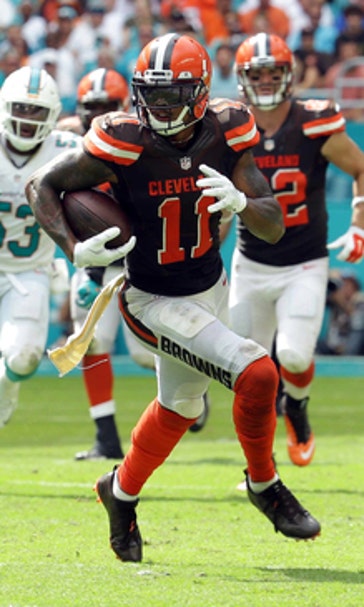 Receiver, quarterback, throwback: Browns' Pryor doing it all